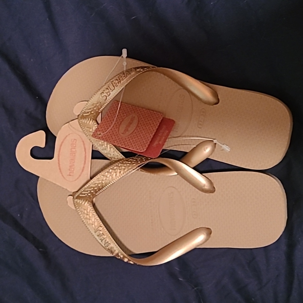 NWT gold Havaianas